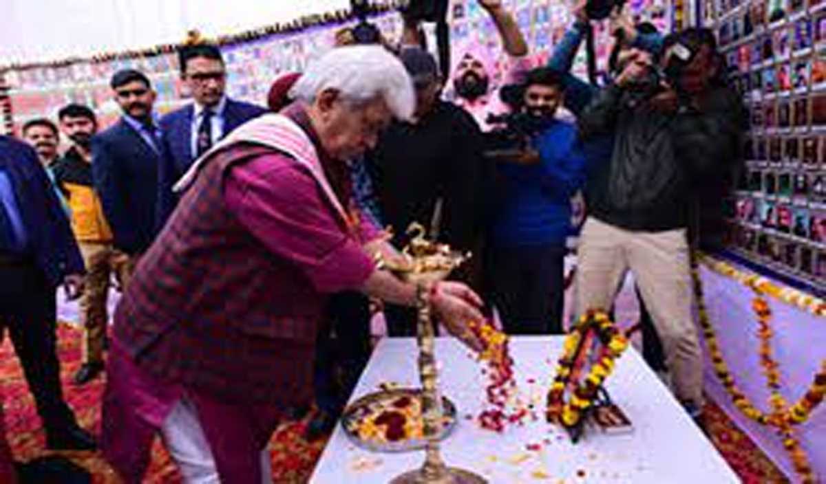 मनोज सिन्हा ने शहीदों के परिवारों के प्रति किया आभार व्यक्त